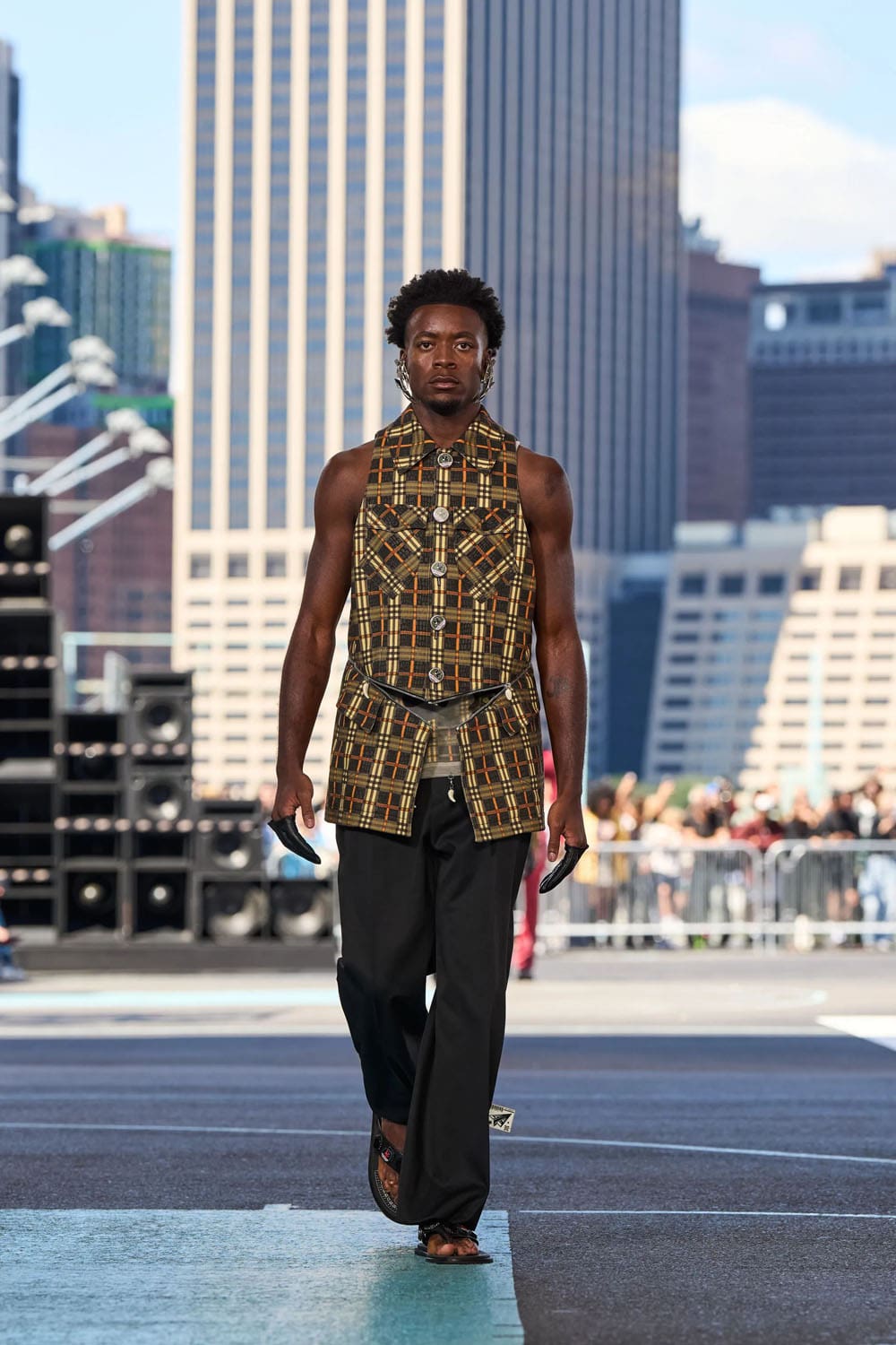 Off White Весна Лето 2025 Нью-Йорк Runway Журнал (23)
