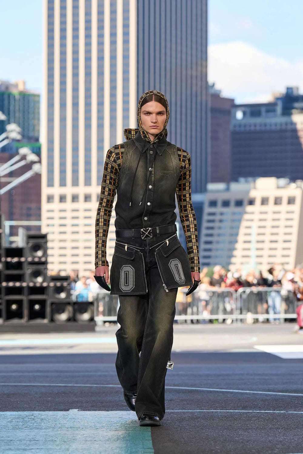 Off White Весна Лето 2025 Нью-Йорк Runway Журнал (24)