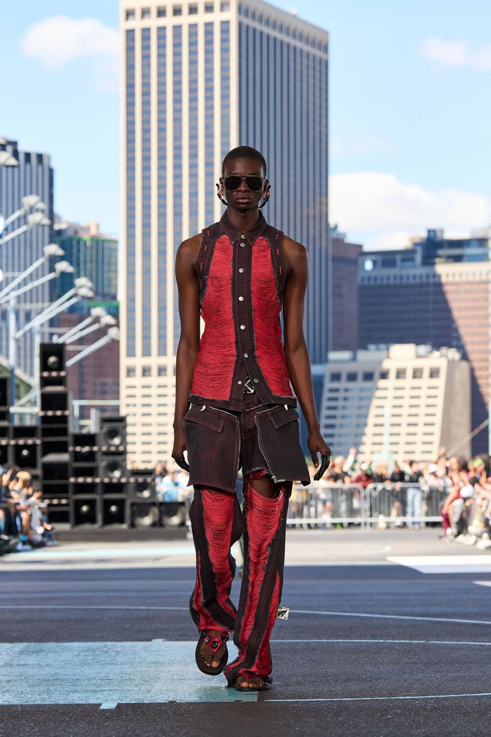 Off White Весна Лето 2025 Нью-Йорк Runway Журнал (27)