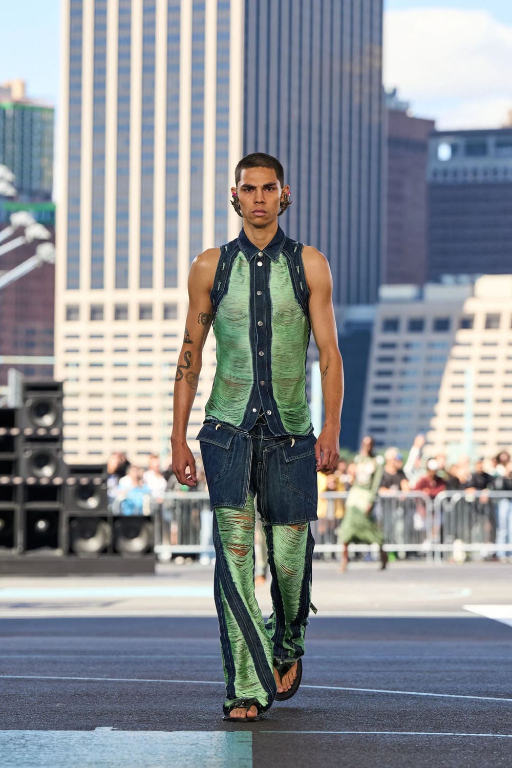 Off White Весна Лето 2025 Нью-Йорк Runway Журнал (28)