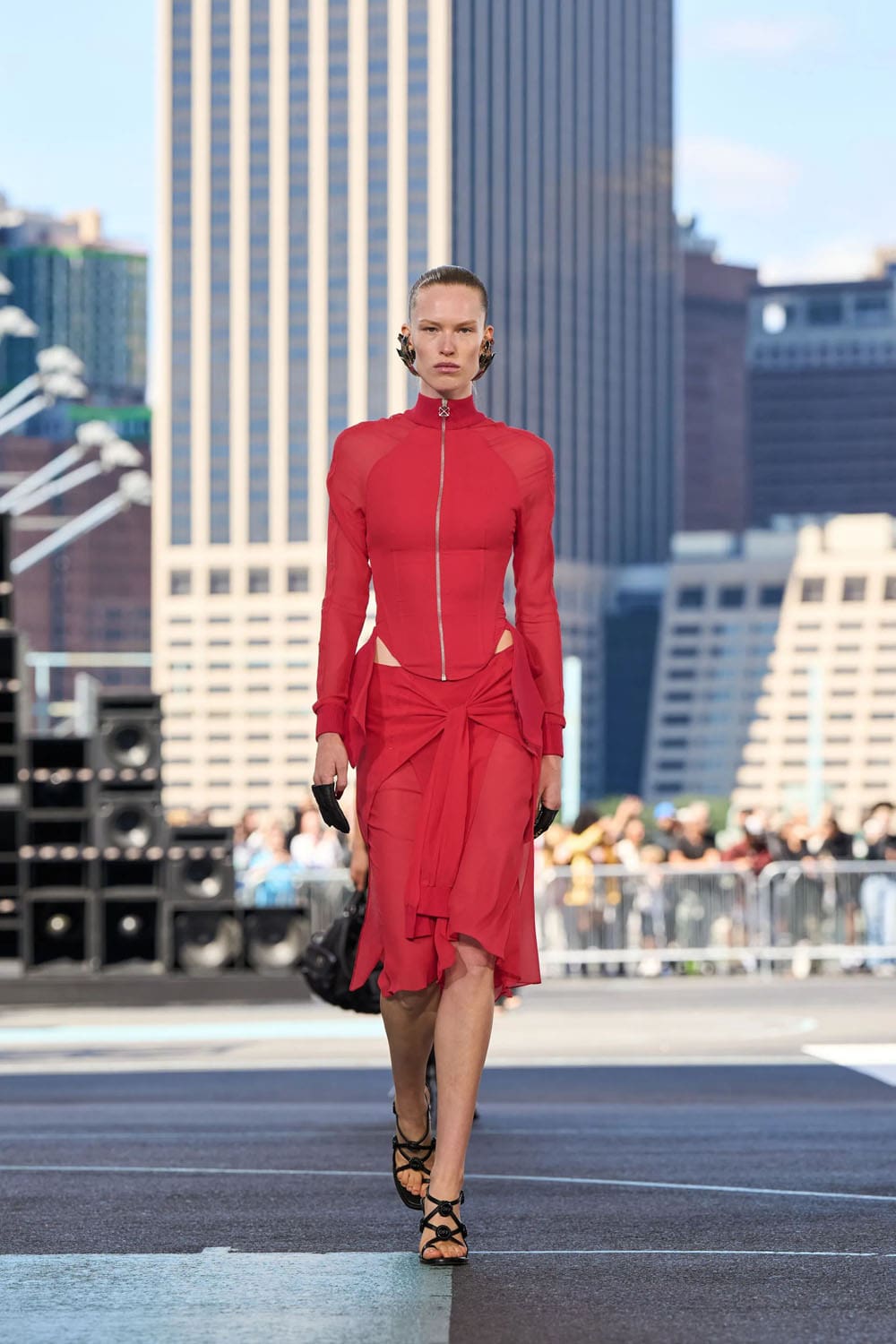 Off White Весна Лето 2025 Нью-Йорк Runway Журнал (3)