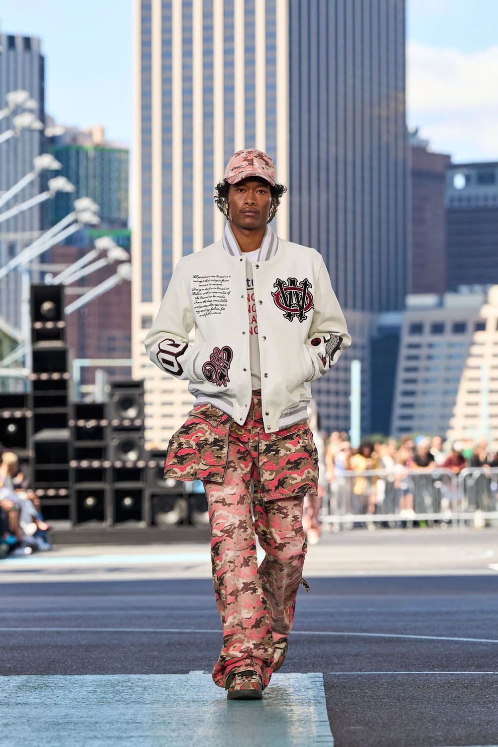 Off White Весна Лето 2025 Нью-Йорк Runway Журнал (36)
