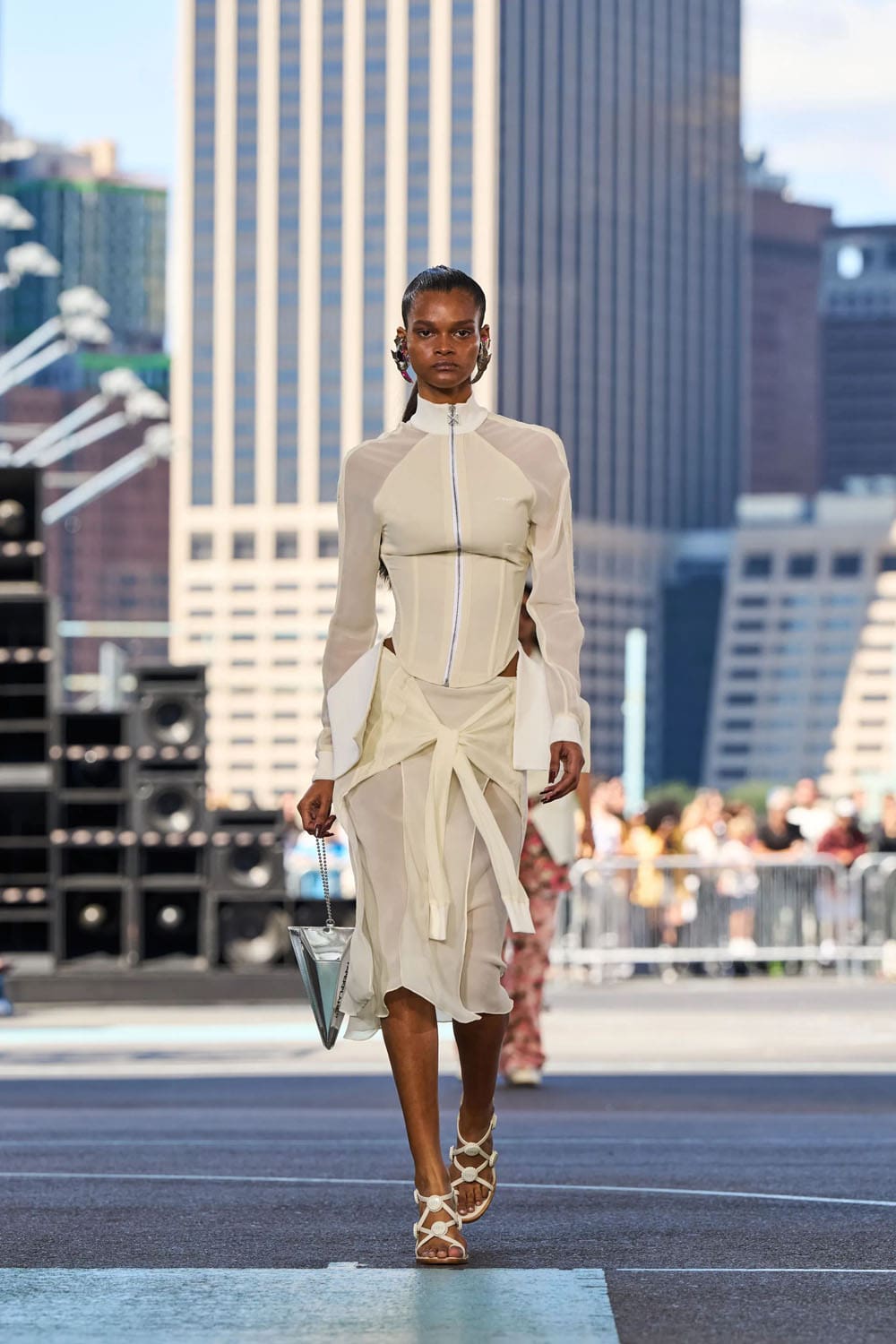 Off White Весна Лето 2025 Нью-Йорк Runway Журнал (37)