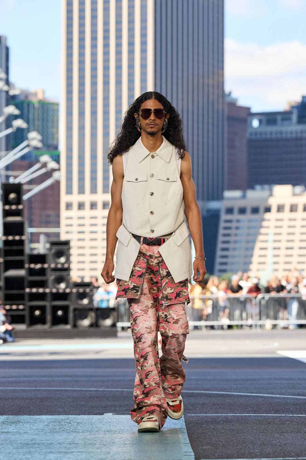 Off White Весна Лето 2025 Нью-Йорк Runway Журнал (38)