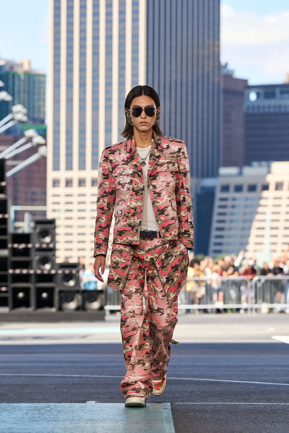 Off White Весна Лето 2025 Нью-Йорк Runway Журнал (39)