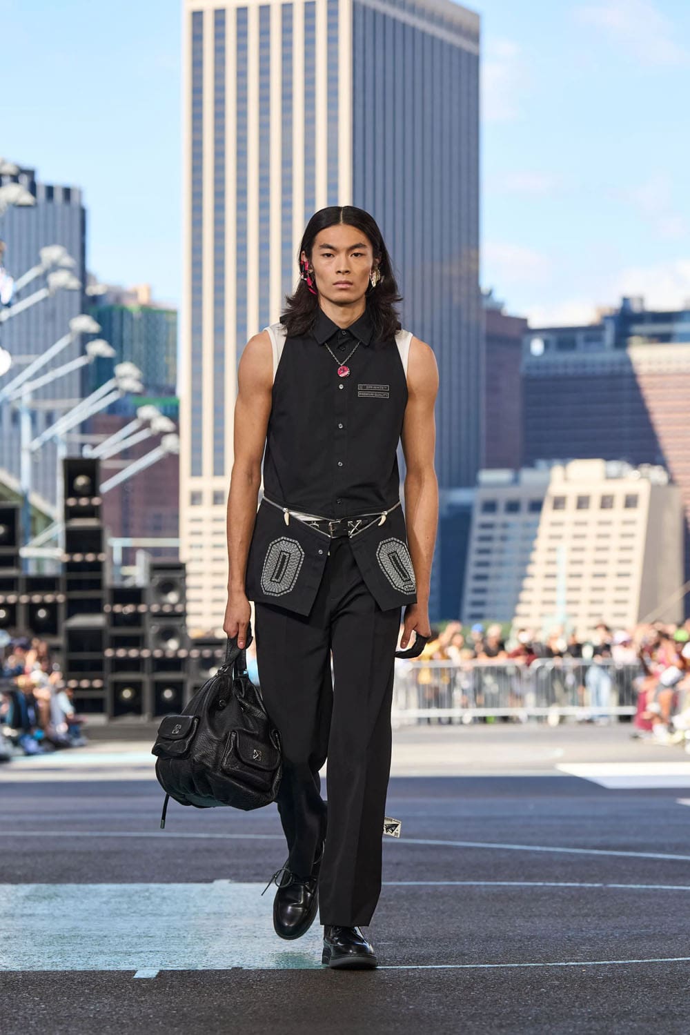 Off White Весна Лето 2025 Нью-Йорк Runway Журнал (4)