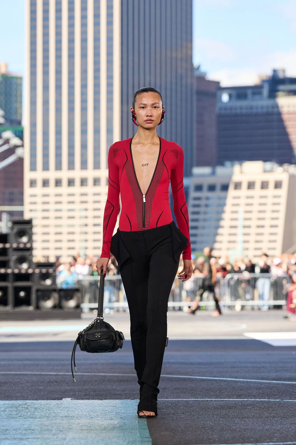 Off White Весна Лето 2025 Нью-Йорк Runway Журнал (5)