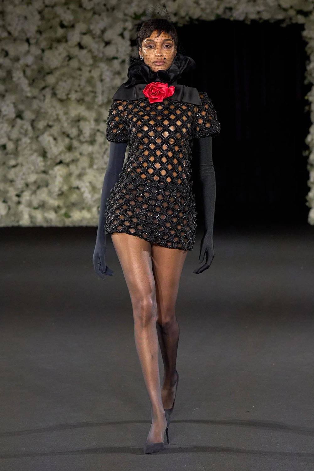Richard Quinn Primavera Estate 2025 Londra Runway Magazine (1)