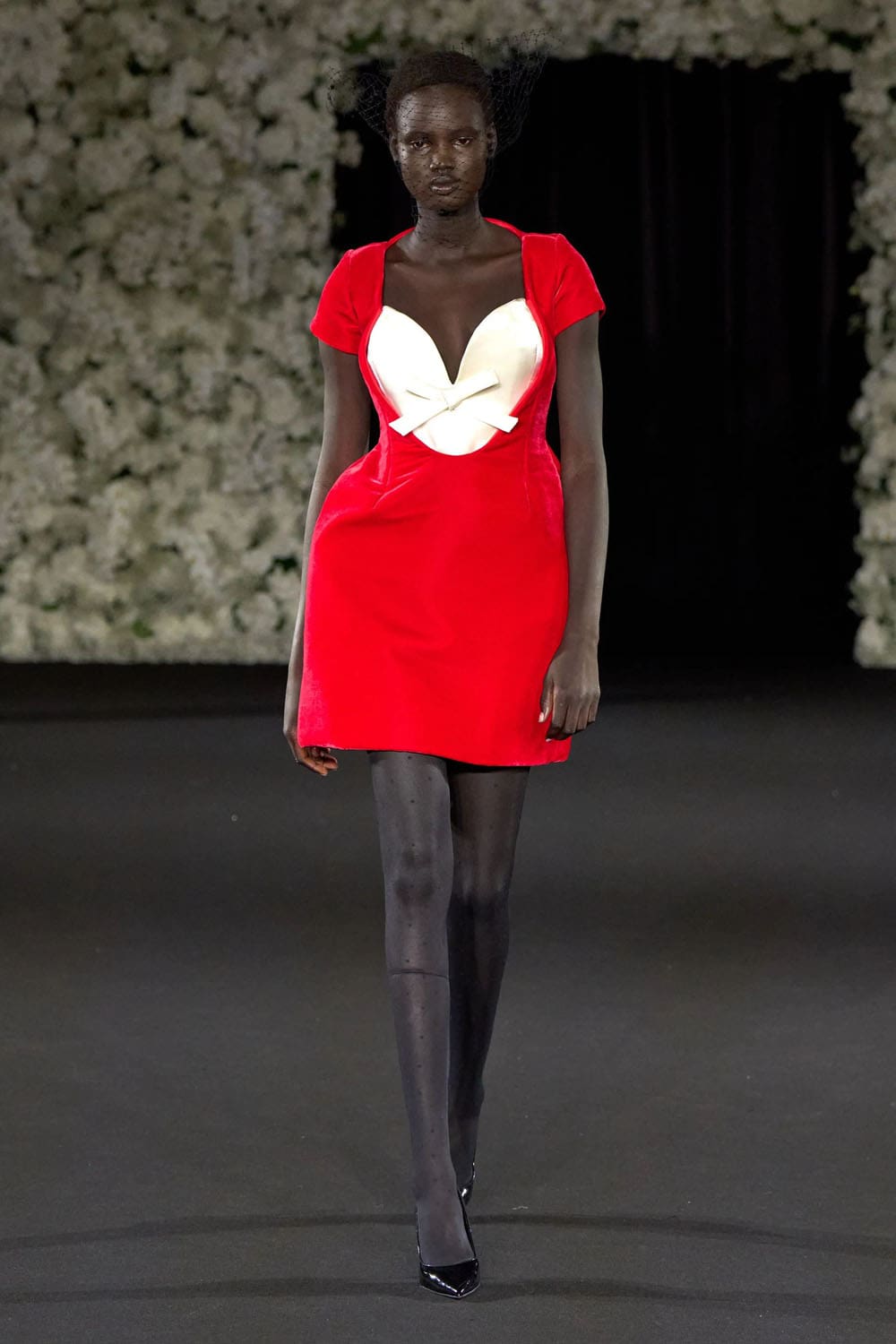 Richard Quinn Primavera Estate 2025 Londra Runway Magazine (2)