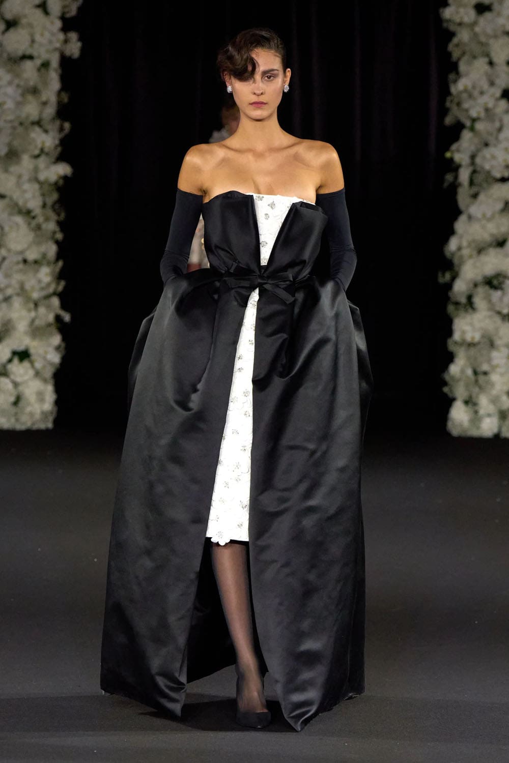 Richard Quinn Primavera Estate 2025 Londra Runway Magazine (30)