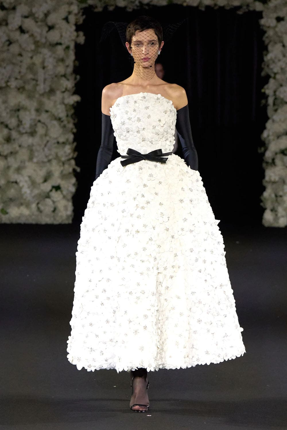 Richard Quinn Primavera Estate 2025 Londra Runway Magazine (37)