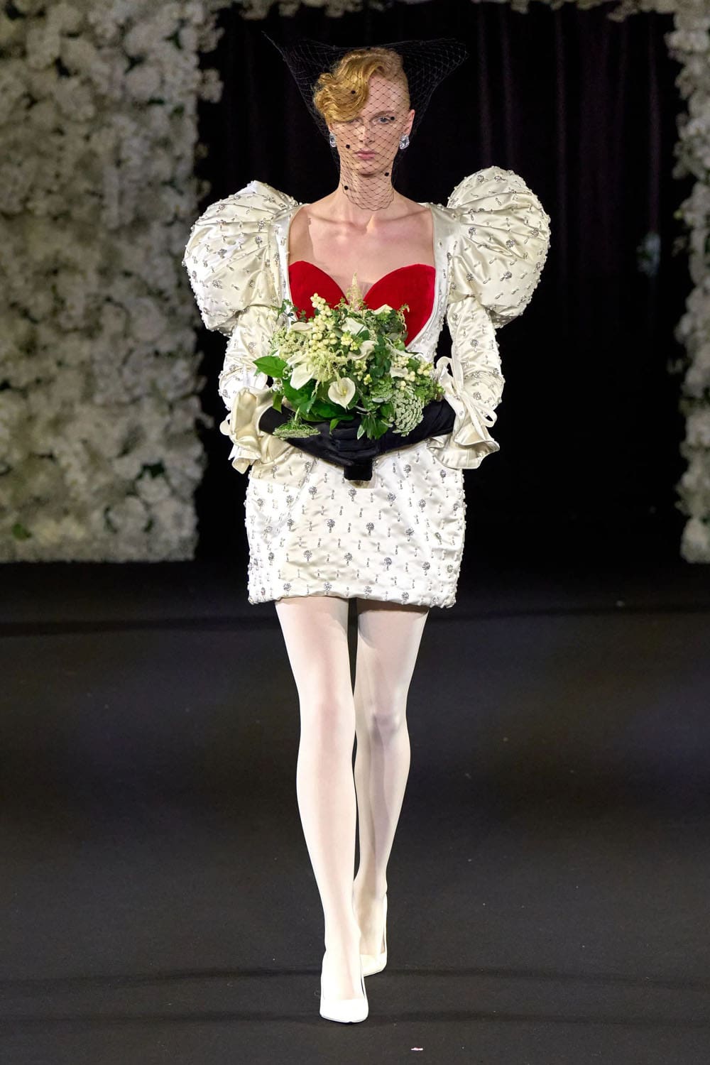 Richard Quinn Primavera Estate 2025 Londra Runway Magazine (39)