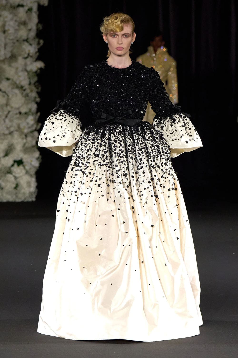 Richard Quinn Primavera Estate 2025 Londra Runway Magazine (9)