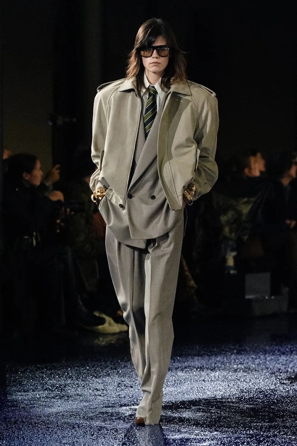 Saint Laurent 2025 春夏系列 Runway 杂志(1)