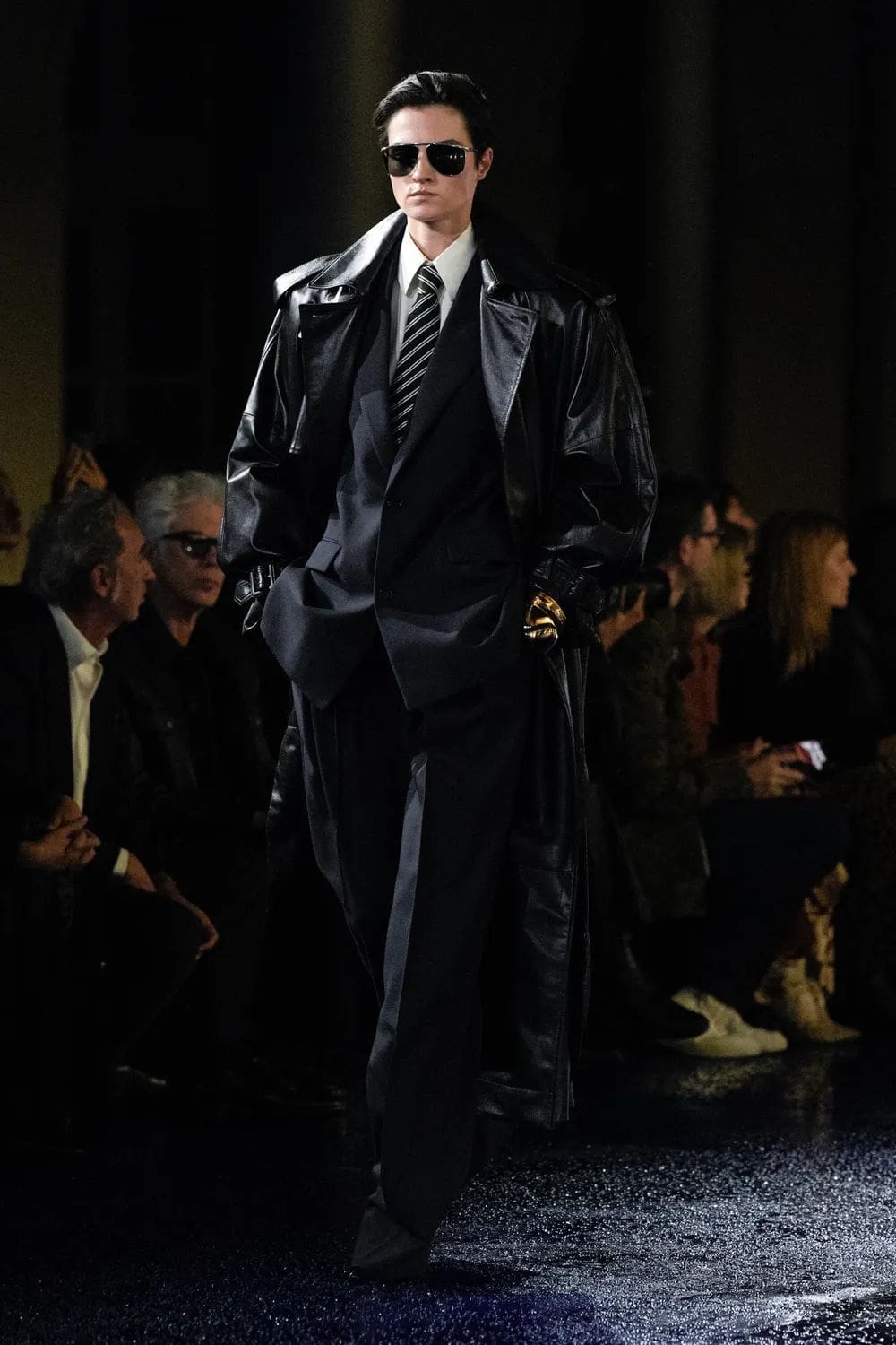 Saint Laurent 2025 春夏系列 Runway 杂志(13)