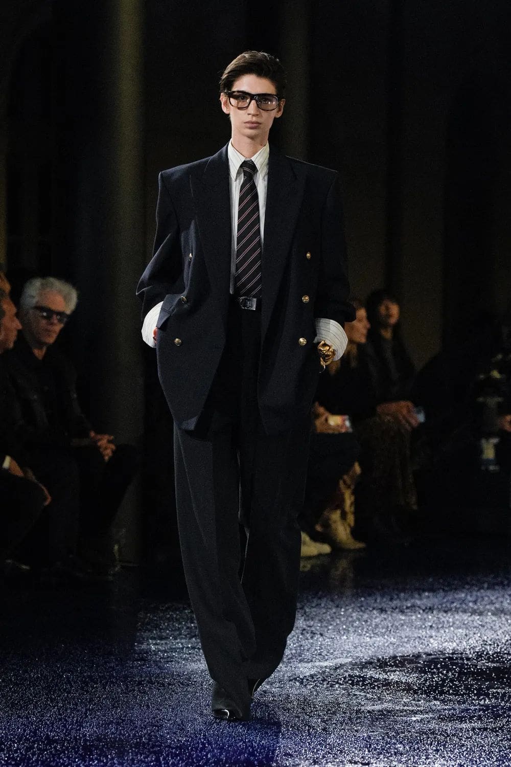Saint Laurent 2025 春夏系列 Runway 杂志(15)