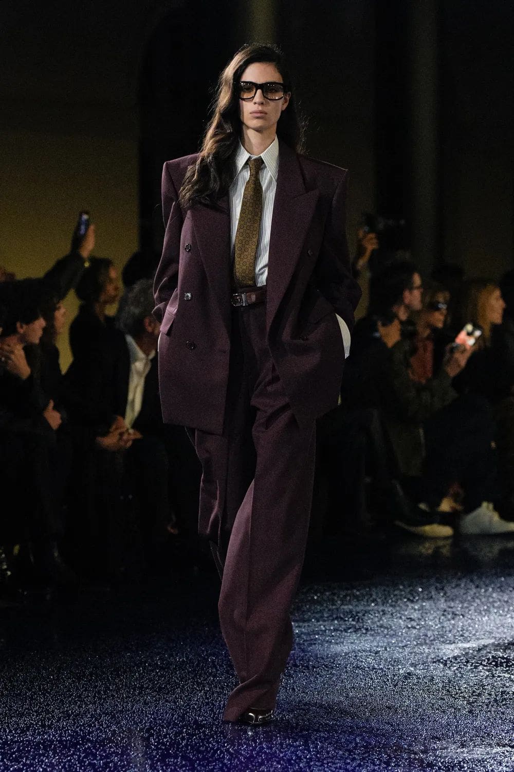 Saint Laurent 2025 春夏系列 Runway 杂志(19)