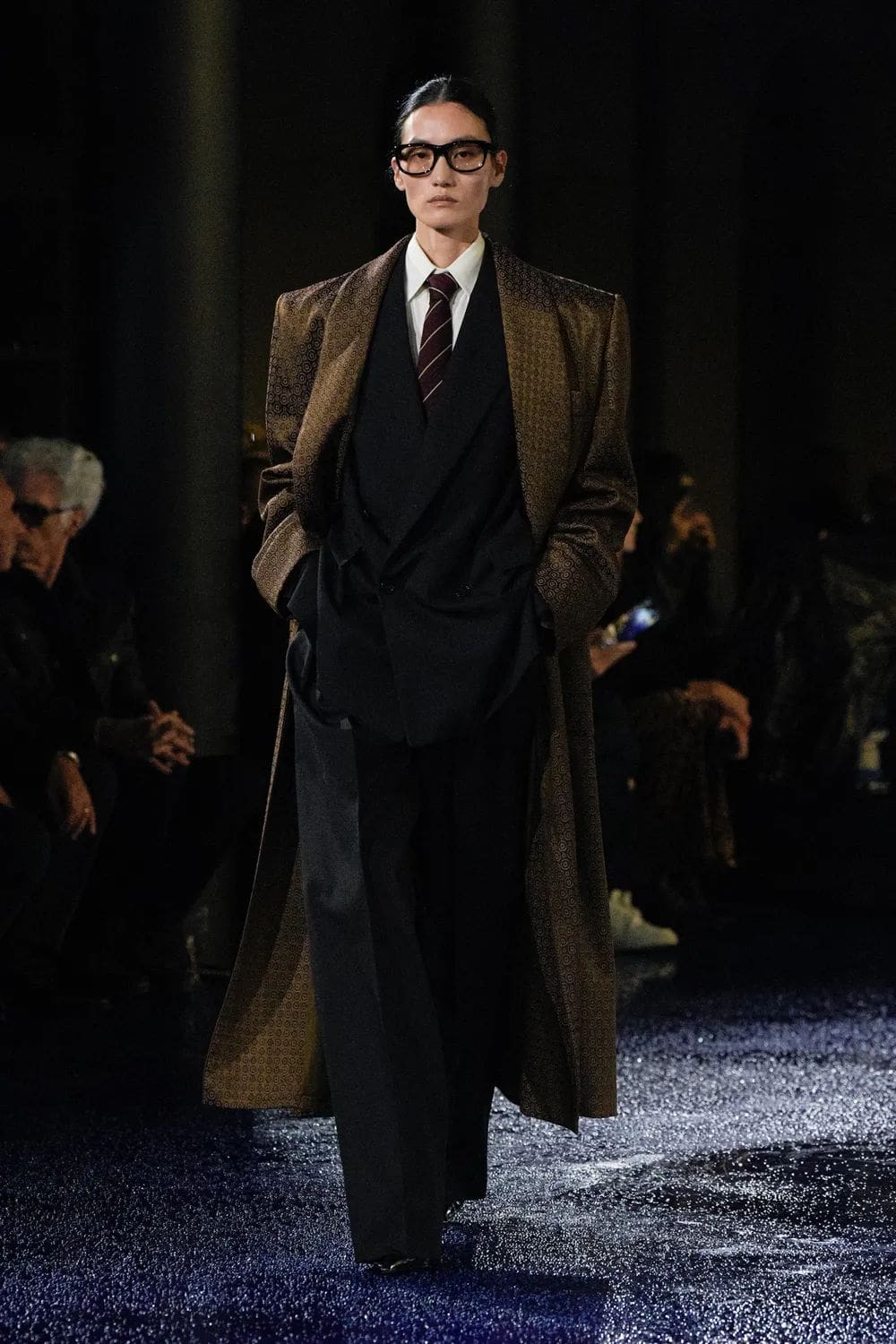 Saint Laurent 2025 春夏系列 Runway 杂志(21)