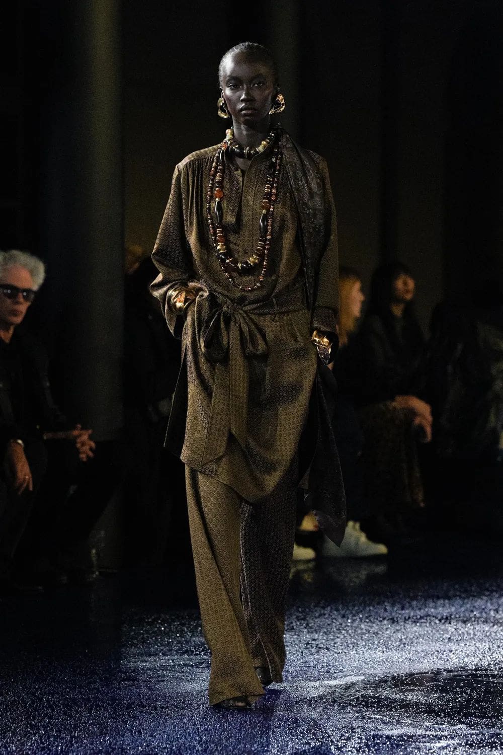 Saint Laurent 2025 春夏系列 Runway 杂志(22)