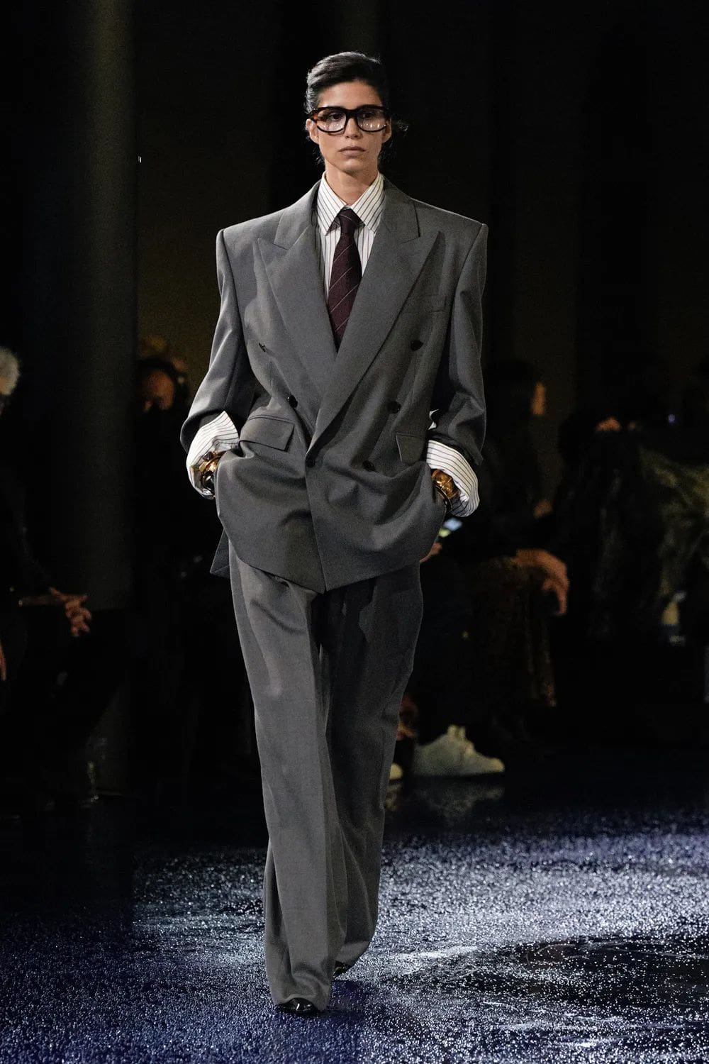 Saint Laurent 2025 春夏系列 Runway 杂志(23)