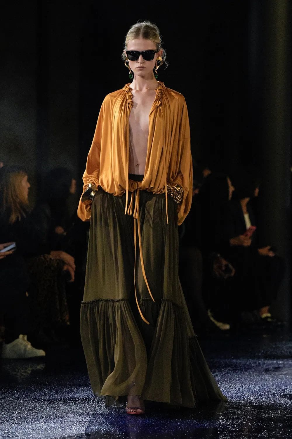 Saint Laurent 2025 春夏系列 Runway 杂志(26)