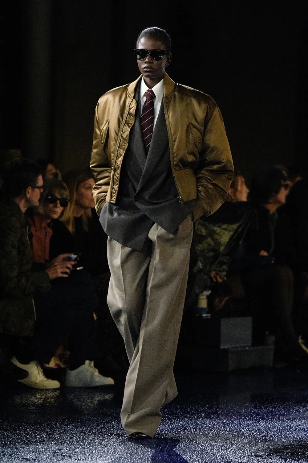 Saint Laurent 2025 春夏系列 Runway 杂志(28)