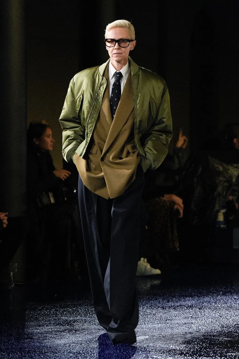 Saint Laurent 2025 春夏系列 Runway 杂志(29)