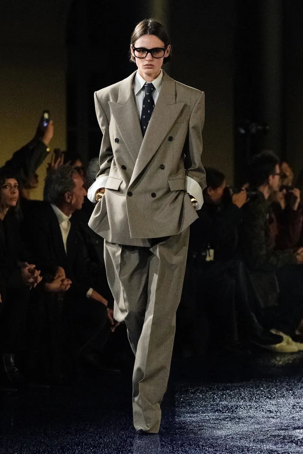 Saint Laurent 2025 春夏系列 Runway 杂志(3)