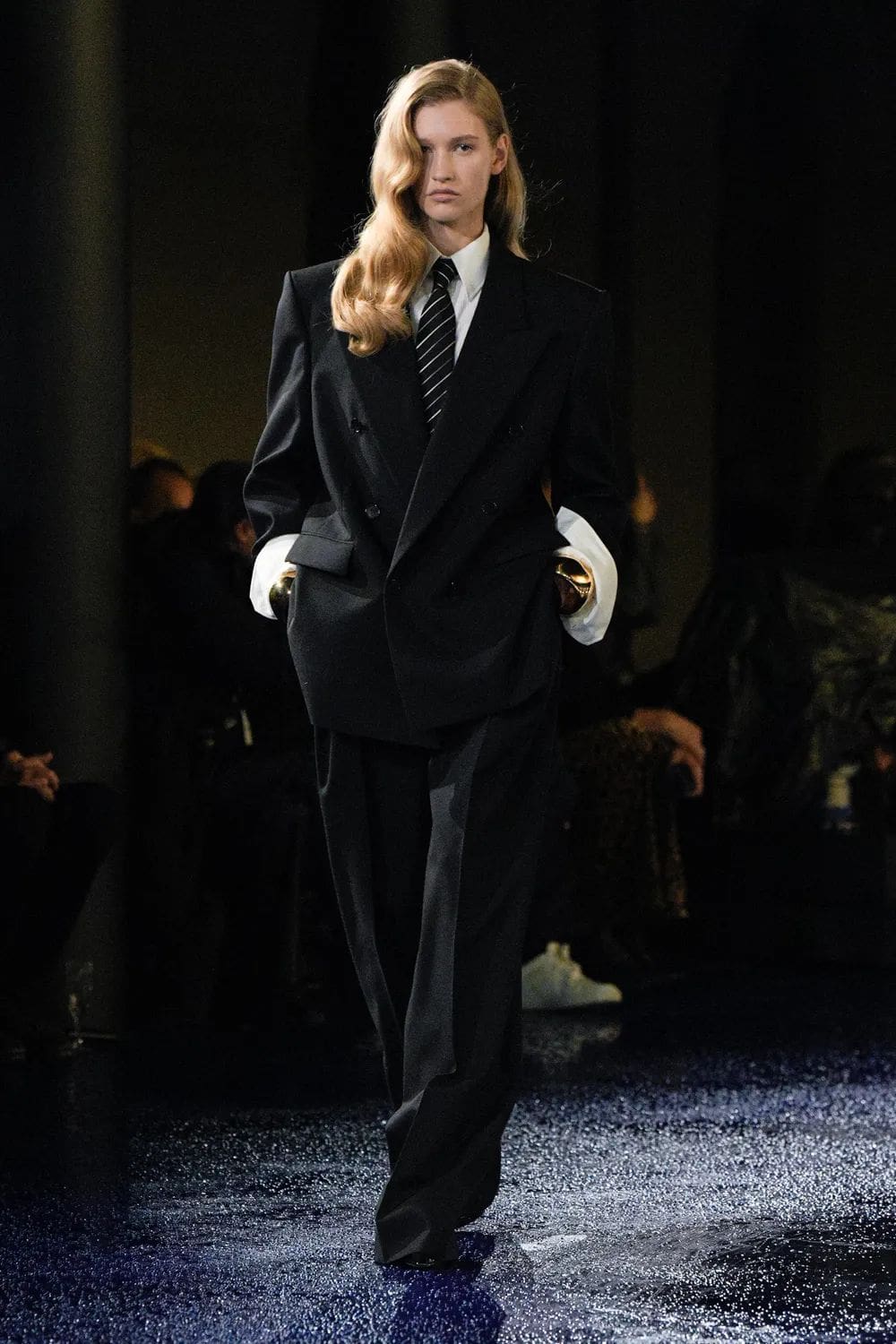 Saint Laurent 2025 春夏系列 Runway 杂志(31)