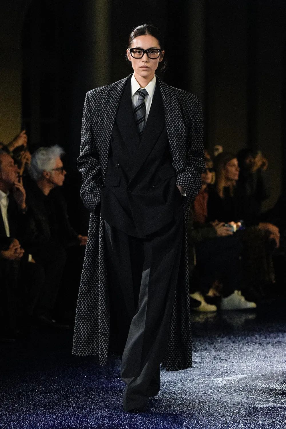 Saint Laurent 2025 春夏系列 Runway 杂志(32)