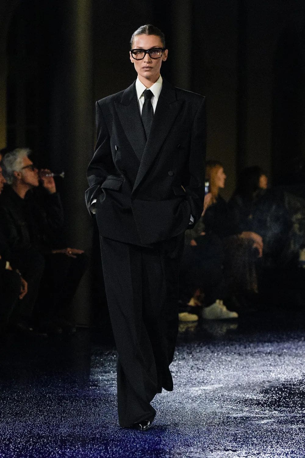 Saint Laurent 2025 春夏系列 Runway 杂志(33)