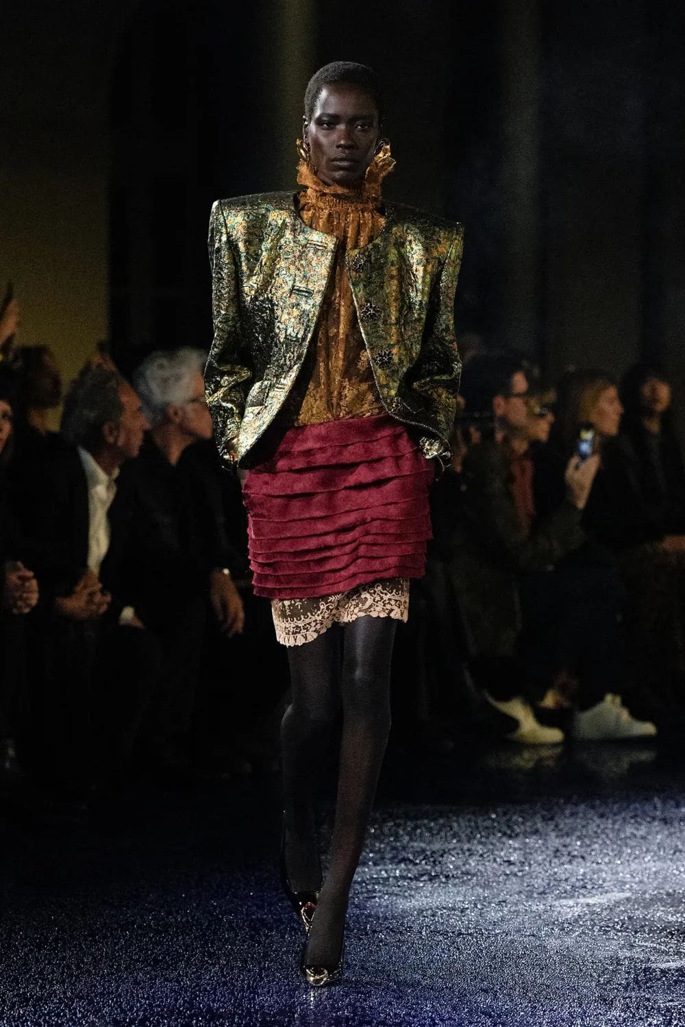 Saint Laurent 2025 春夏系列 Runway 杂志(35)