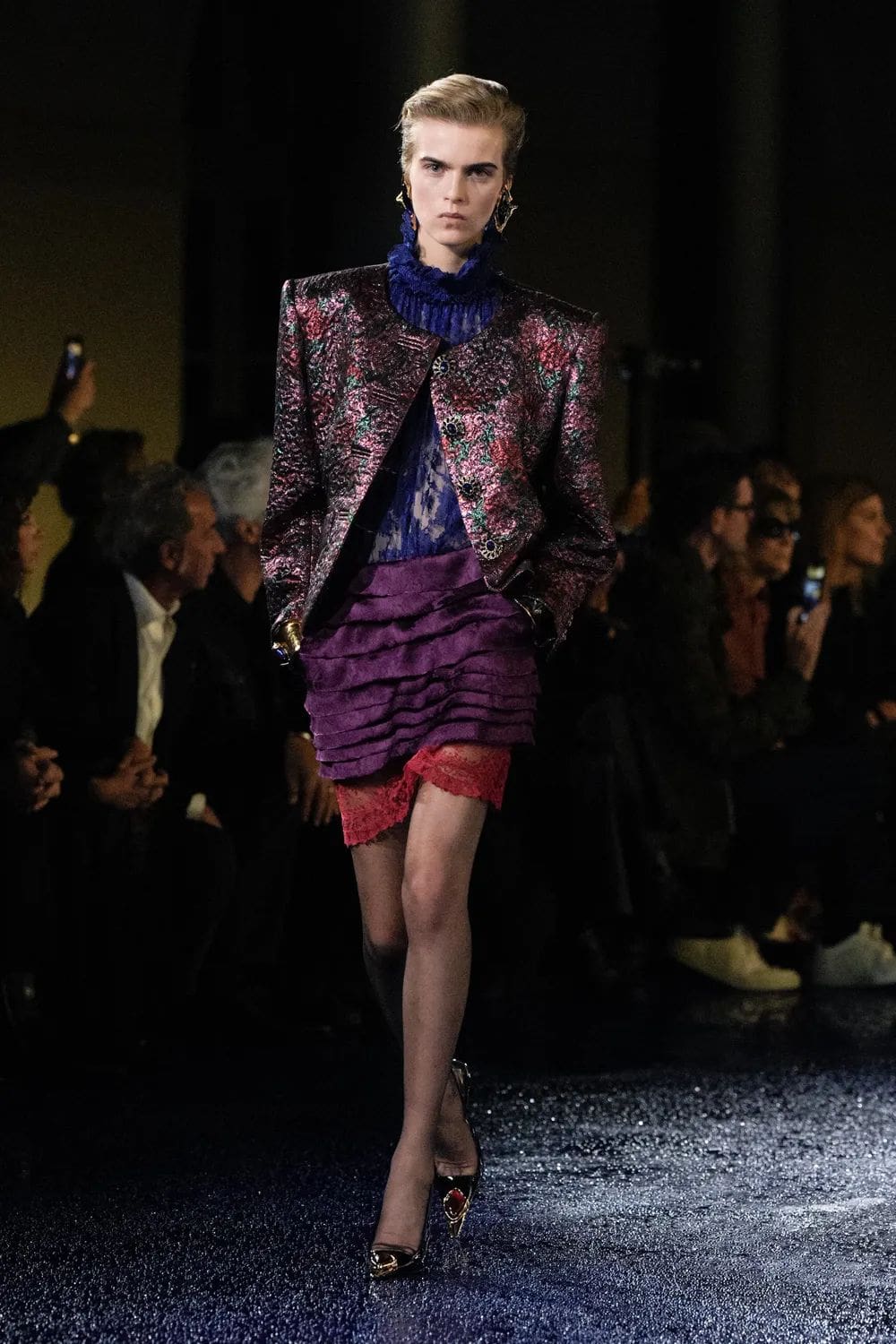 Saint Laurent 2025 春夏系列 Runway 杂志(40)
