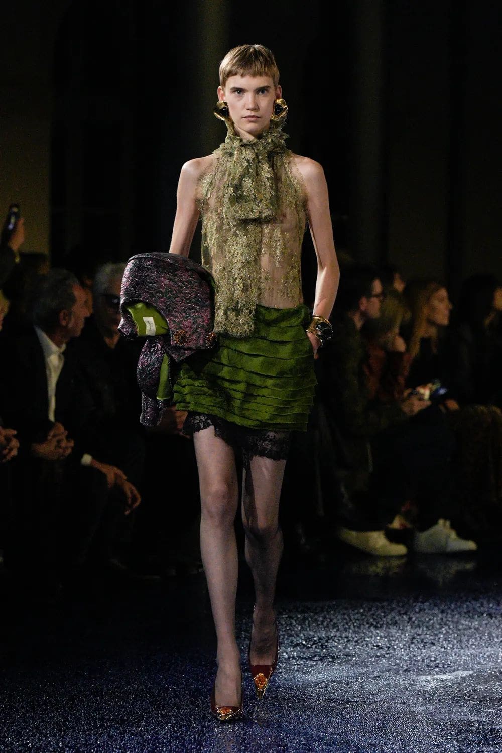 Saint Laurent 2025 春夏系列 Runway 杂志(43)
