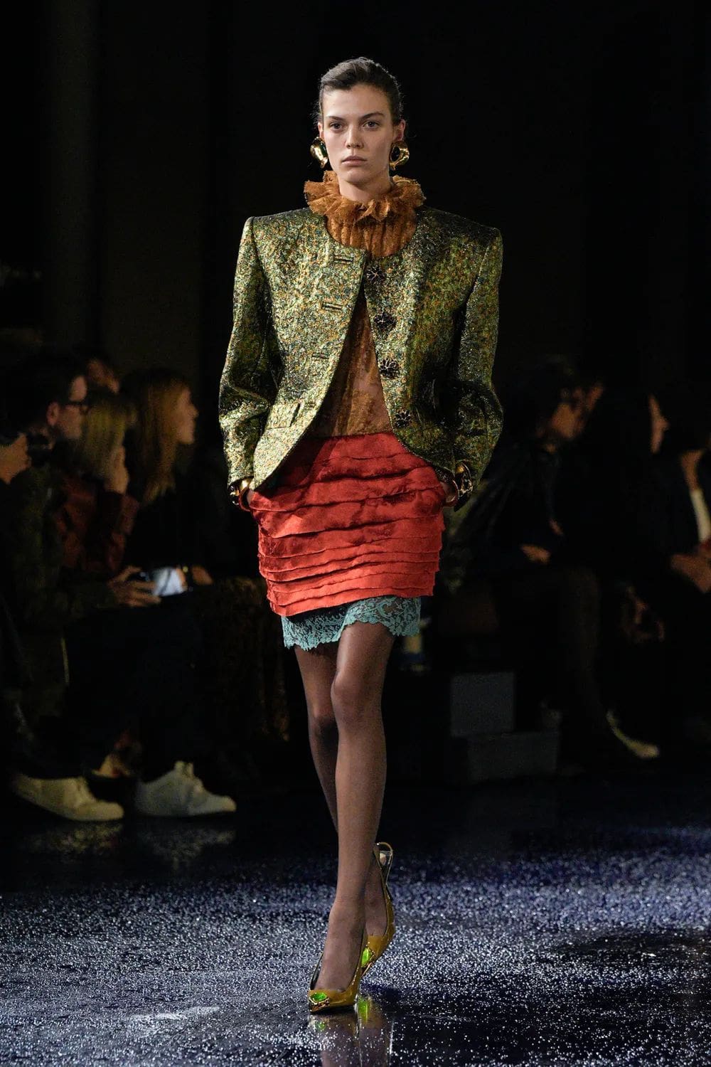Saint Laurent 2025 春夏系列 Runway 杂志(44)