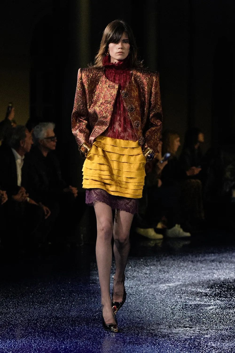 Saint Laurent 2025 春夏系列 Runway 杂志(48)
