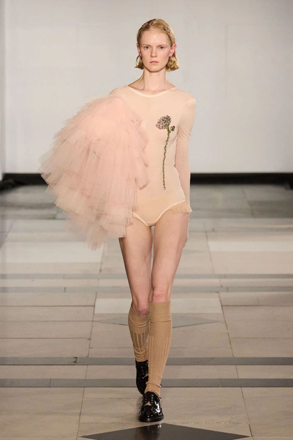Simone Rocha Primavera Verano 2025 Londres Runway Revista (2)