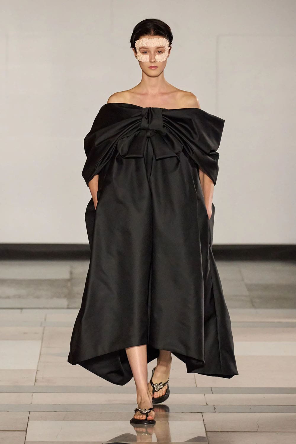 Simone Rocha Primavera Verano 2025 Londres Runway Revista (49)