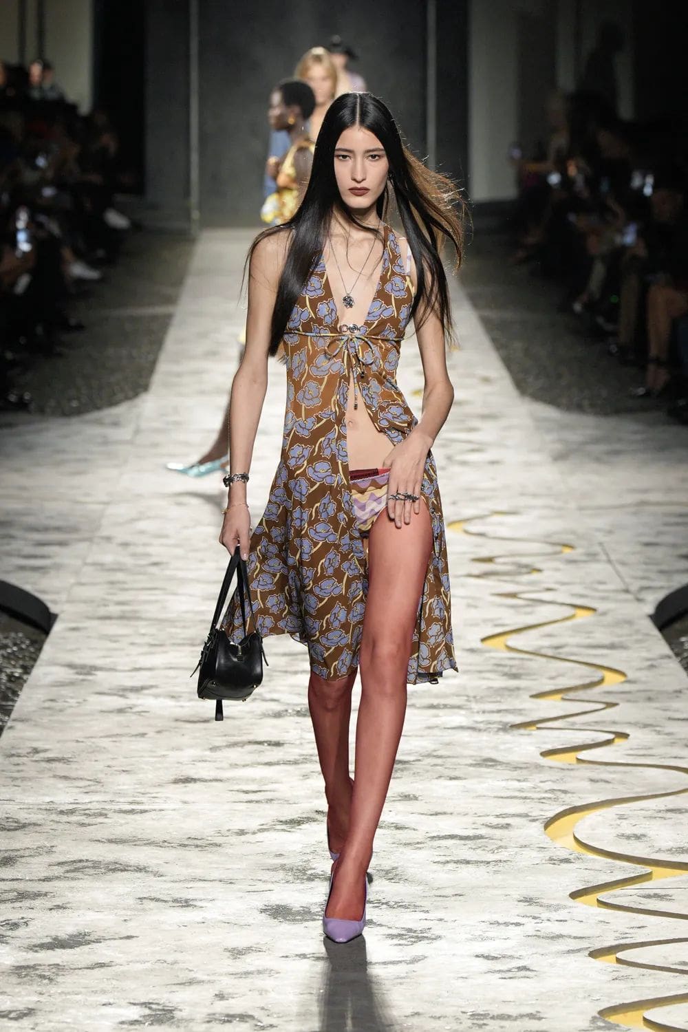 Versace Spring Summer 2025 Milan Runway Magazine (10)