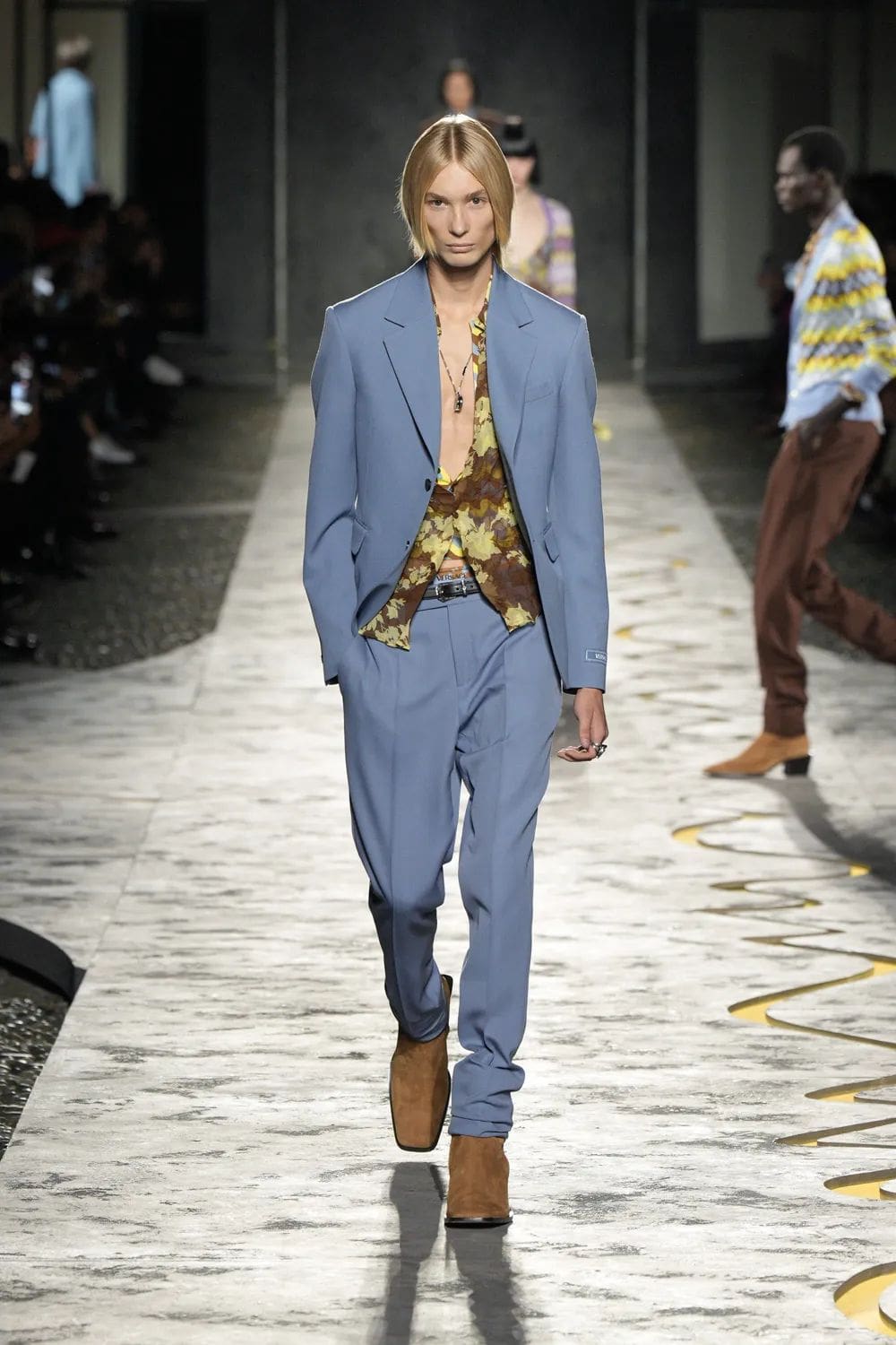 Versace Spring Summer 2025 Milan Runway Magazine (11)