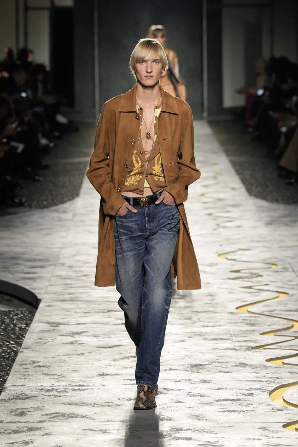 Versace Spring Summer 2025 Milan Runway Magazine (29)