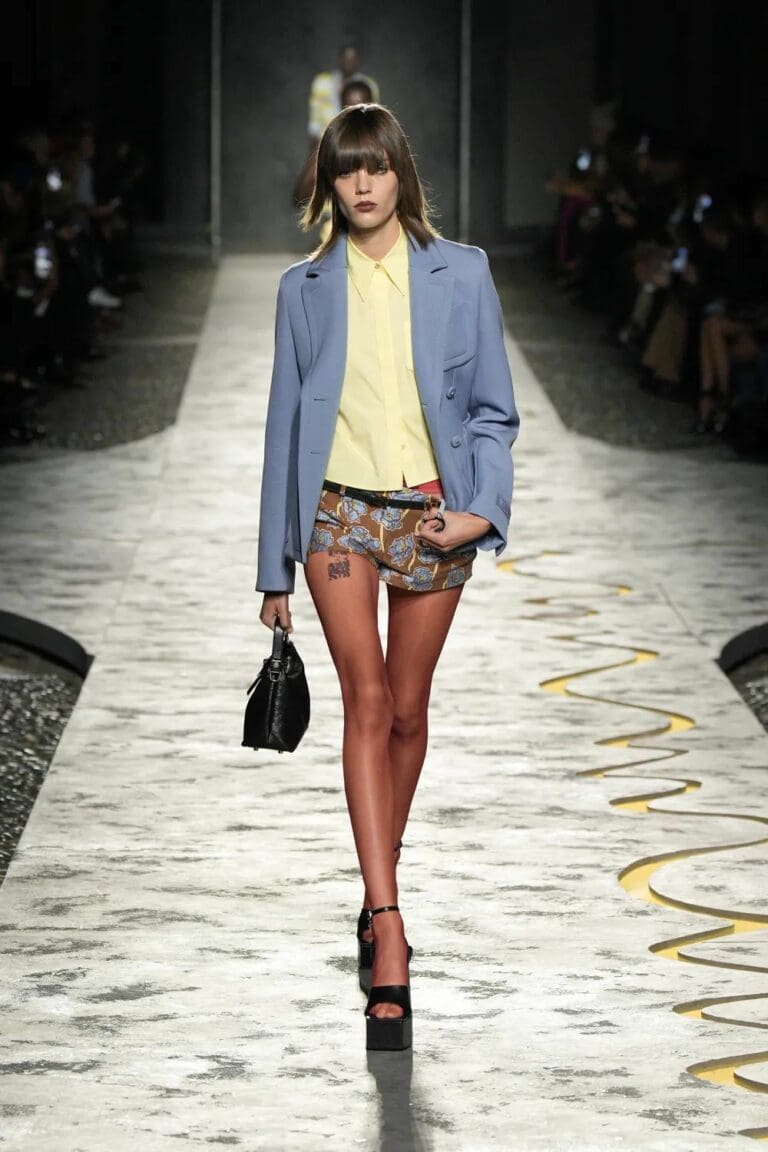 Versace Spring Summer 2025 - RUNWAY MAGAZINE ® Official