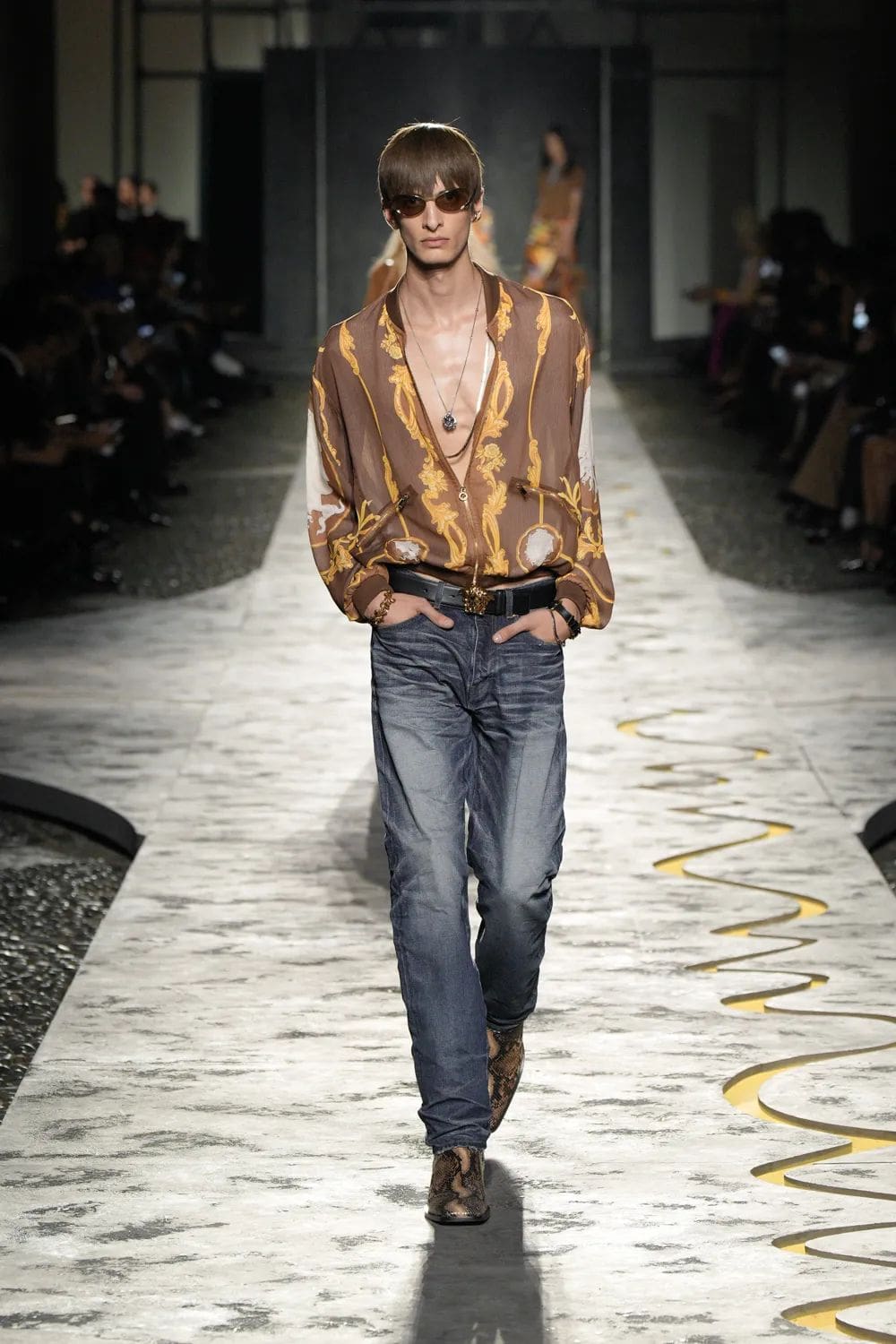 Versace Spring Summer 2025 Milan Runway Magazine (31)