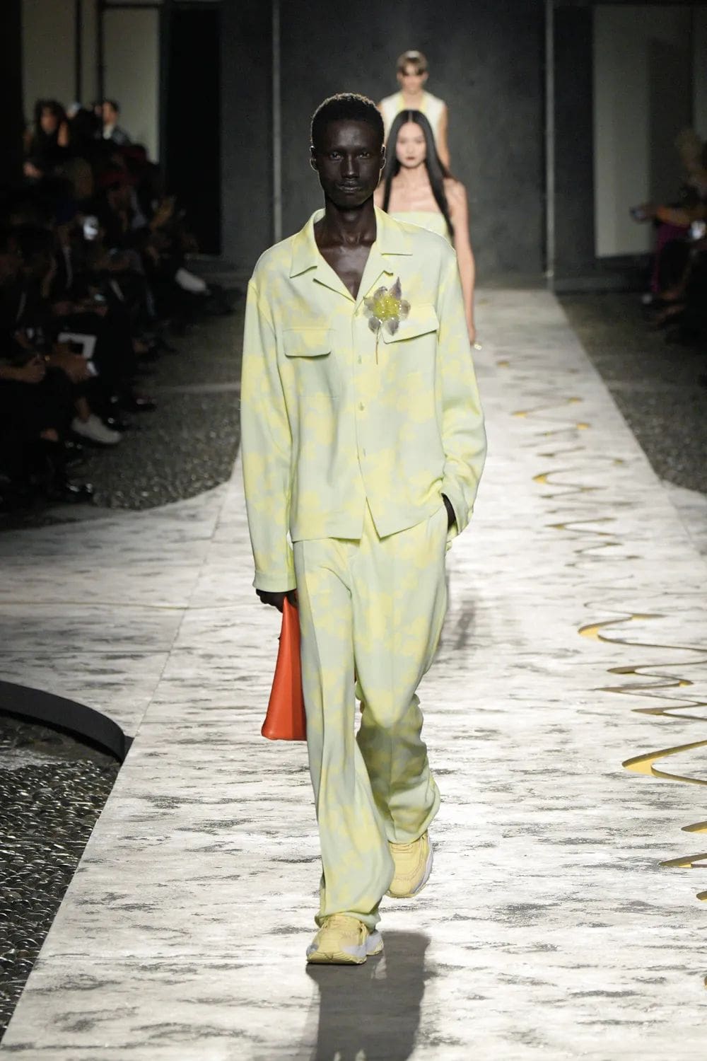 Versace Spring Summer 2025 Milan Runway Magazine (54)