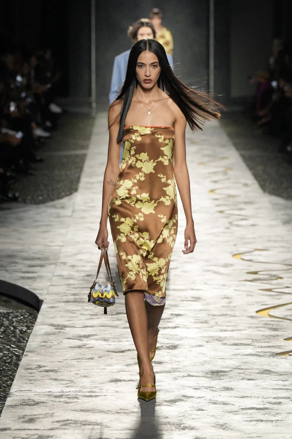 Versace Spring Summer 2025 Milan Runway Magazine (6)