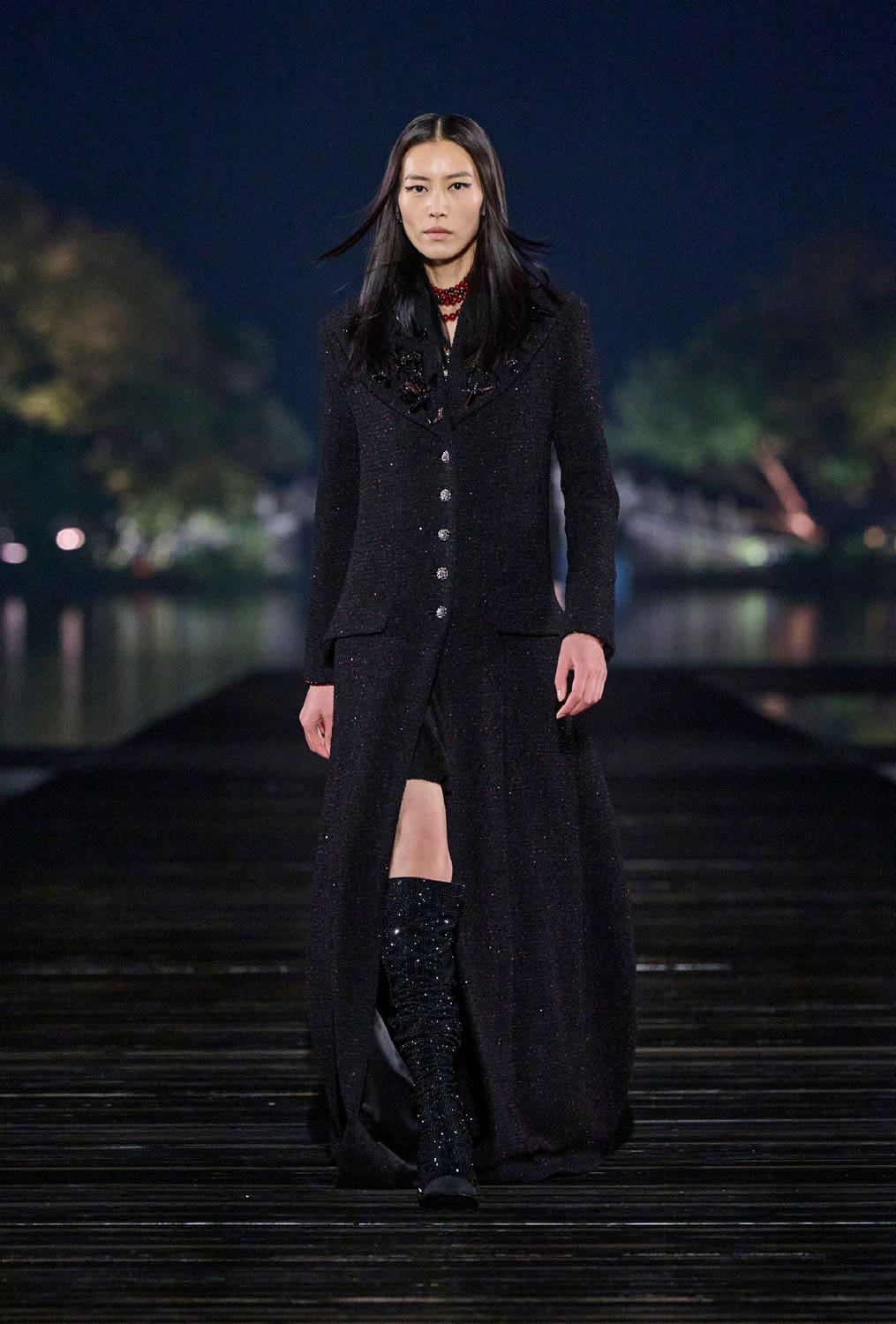 Chanel Metiers 飞镖 2024 25 杭州 中国 Runway 杂志(1)