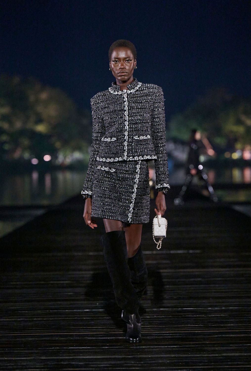 Chanel Metiers 飞镖 2024 25 杭州 中国 Runway 杂志(10)