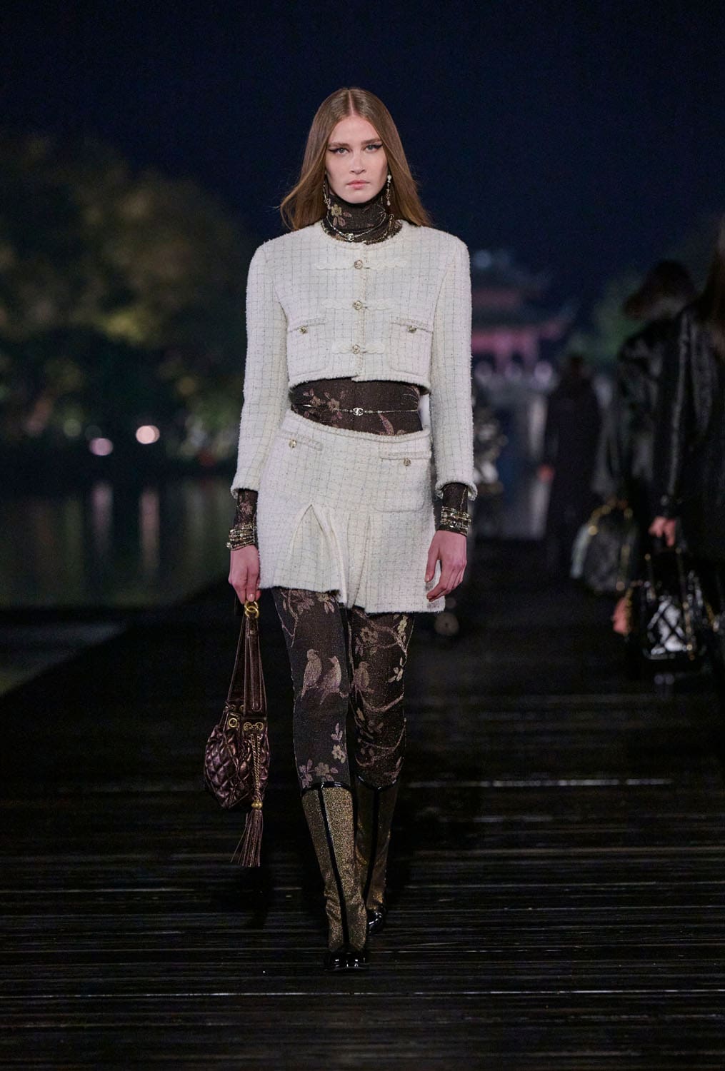 Chanel Metiers 飞镖 2024 25 杭州 中国 Runway 杂志(16)