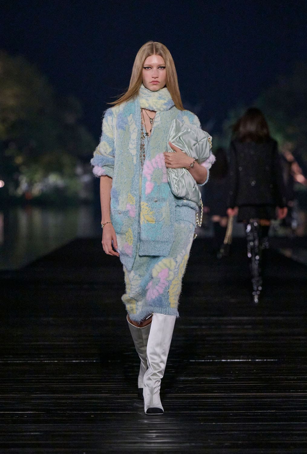 Chanel Metiers 飞镖 2024 25 杭州 中国 Runway 杂志(22)