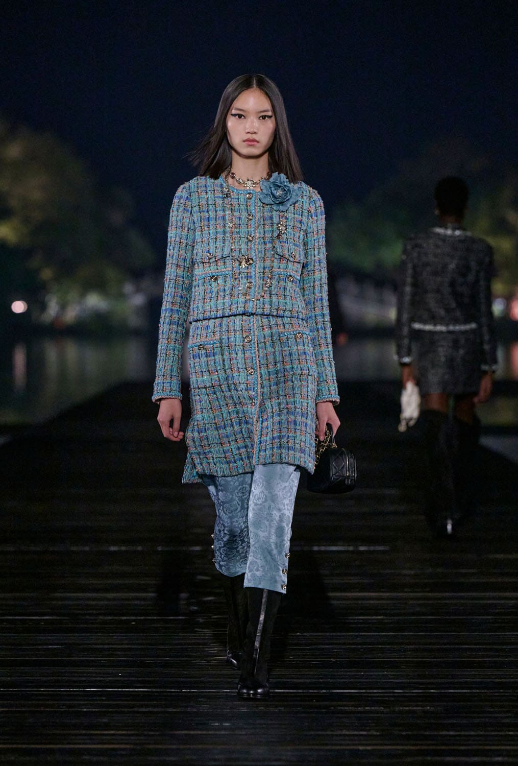 Chanel Metiers 飞镖 2024 25 杭州 中国 Runway 杂志(23)